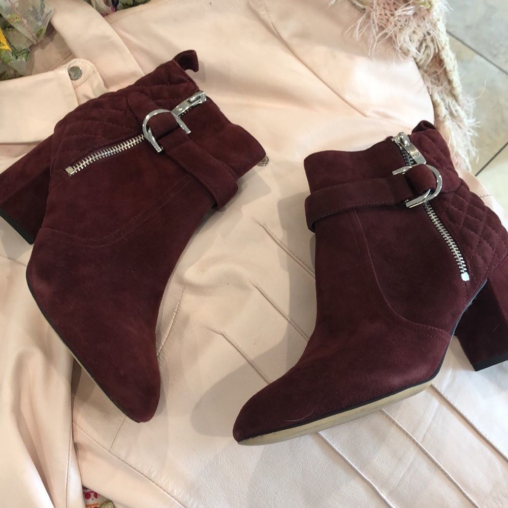 Gorgeous 🌟 Marc Fisher Suede Ankle Boots